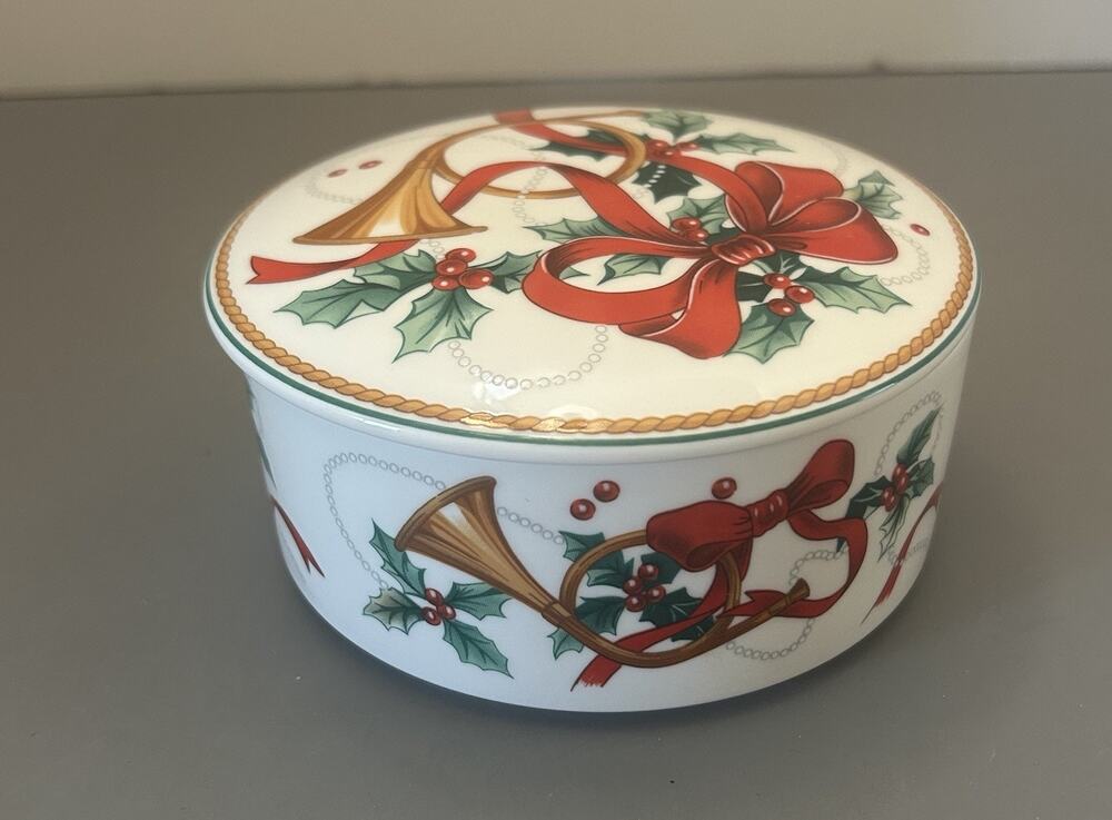 Mikasa Jubilation Trinket Candy Dish Christmas Holly French Horn Bow Korea VTG